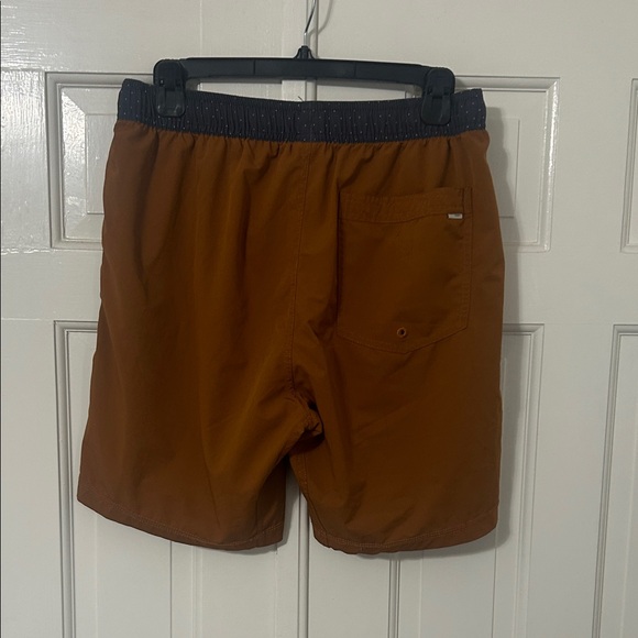 Vuori Men's Caramel Kore Shorts with Liner - Picture 3 of 5
